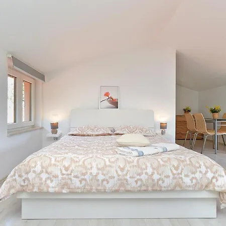 Sleeps 9 With Pool Вилла *
