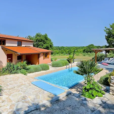Sleeps 9 With Pool *