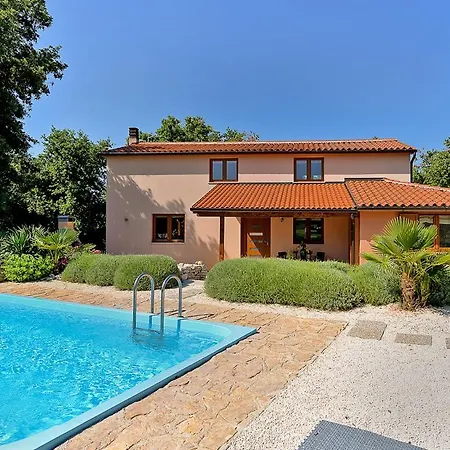 Sleeps 9 With Pool Villa Liznjan